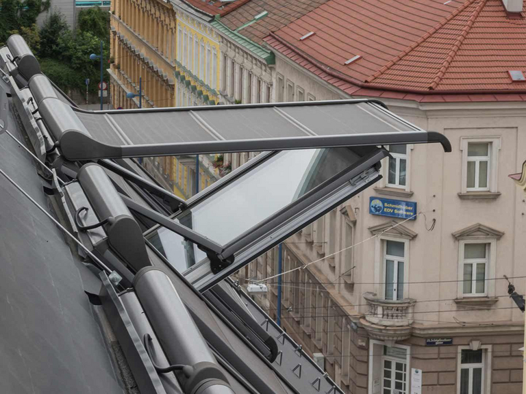 aussenmarkise-geoeffnetes-fenster-aussenausstattung