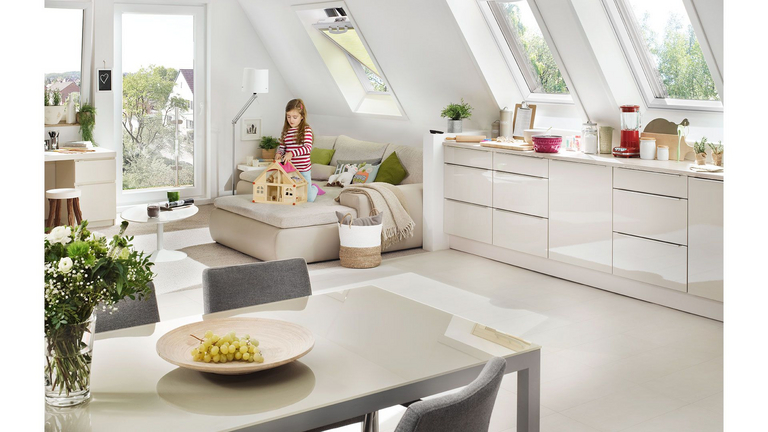 Finestre da tetto CLASSIC, produzione tedesca Roto per vivere in cucina dai massimi comfort.