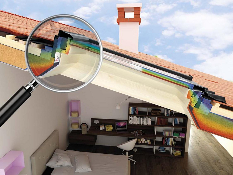 Sistema esclusivo Roto tutto compreso: All-in-One per un attacco caldo del serramento sul tetto. Protezione da sbalzi termici