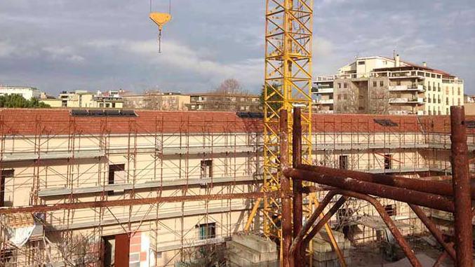 Sassari, recupero edilizio Casa dello Studente: per dare più luce agli ambienti interni, per la qualità dei materiali in termini di comfort d‘uso, il progettista ha optato per l‘uso di 54 finestre per tetti Roto. 